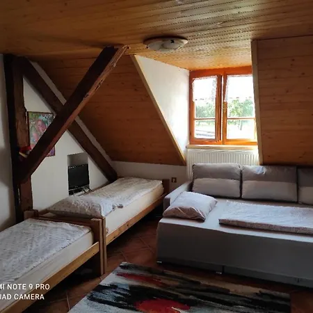 Pod Sribrnou Horou Apartment *